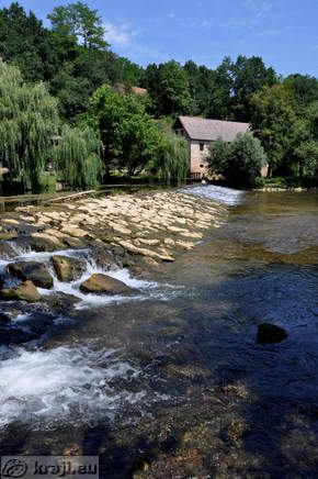 Reka Lahinja pri Primostku