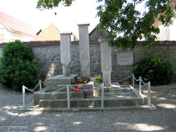 Spomenik NOB ob pokopališču