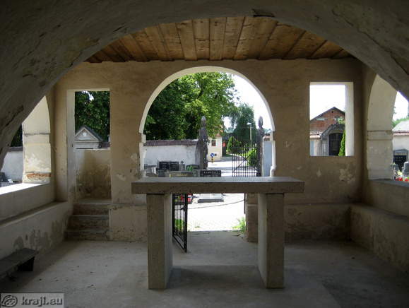 Cerkev Glej Človeka (Ecce homo) ob vhodu