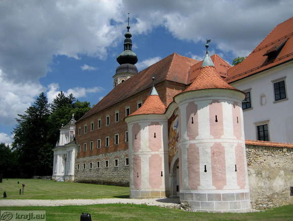 The main entrance with the western church facade