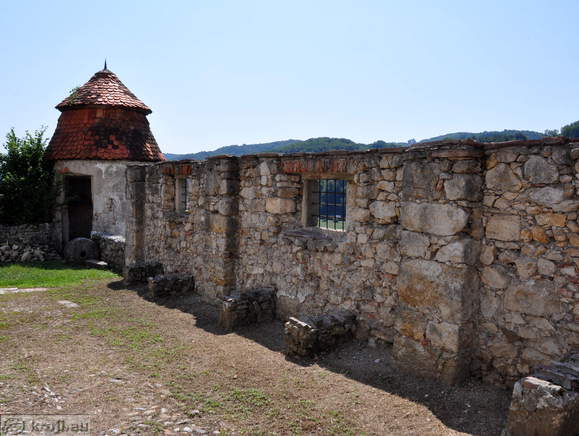 Walls by the Lutheran Cellar