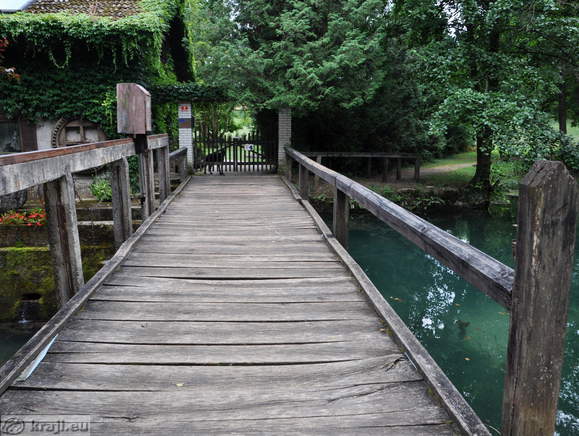 Klevevška Toplica <br> Most na drugo stran potoka Radulja (pozor hud pes!)