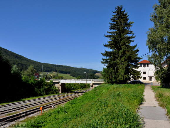 Trebnje - Dampflok am Bahnhof
