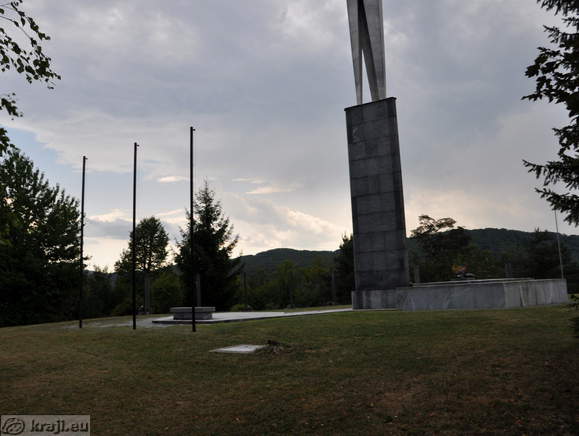 Zuzemberk - Denkmal für die Nationale Befreiungskrieg gewidmet auf Cvibelj