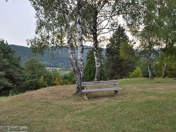 Zuzemberk - Denkmal für die Nationale Befreiungskrieg gewidmet auf Cvibelj