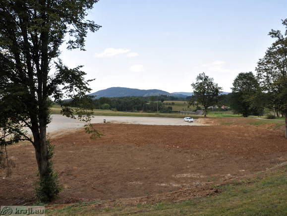 Zuzemberk - Denkmal für die Nationale Befreiungskrieg gewidmet auf Cvibelj