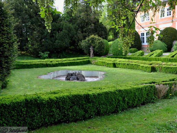 Pušpanov vrt z vodometom