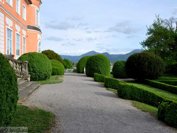 Dvorec Šenek in Pušpanov vrt