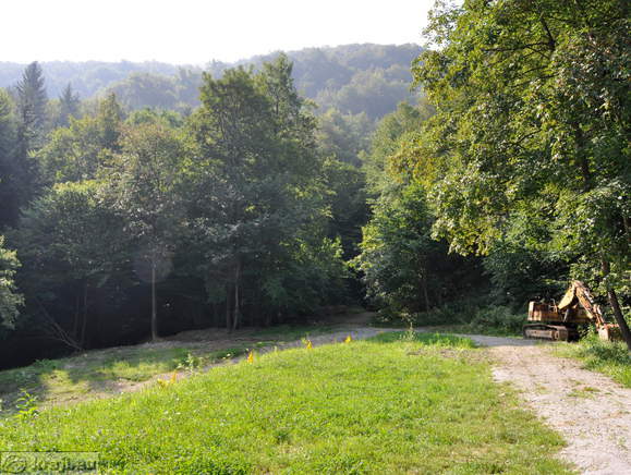 Gorge Hudicev graben <br> Path along the clearing to the start of the gorge