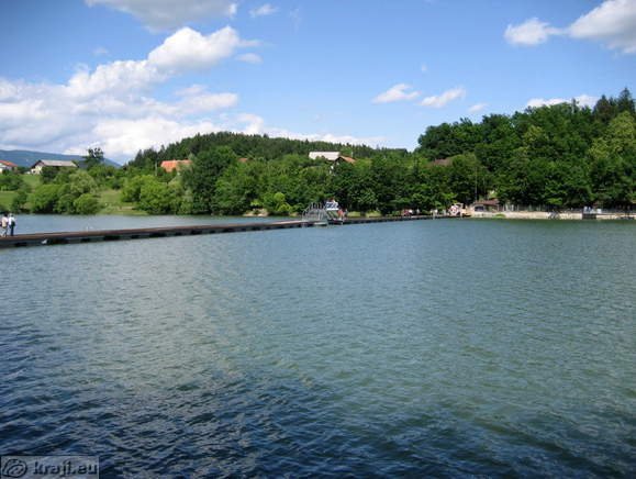 Pontonski (plavajoči) most na Šmartinskem jezeru