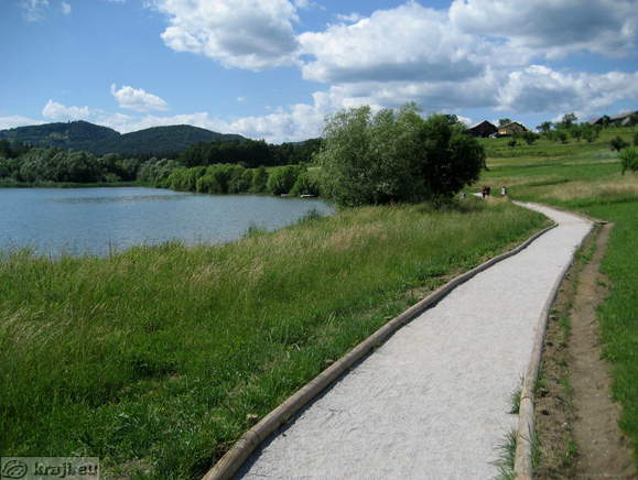 Peš pot okrog severozahodnega dela Šmartinskega jezera