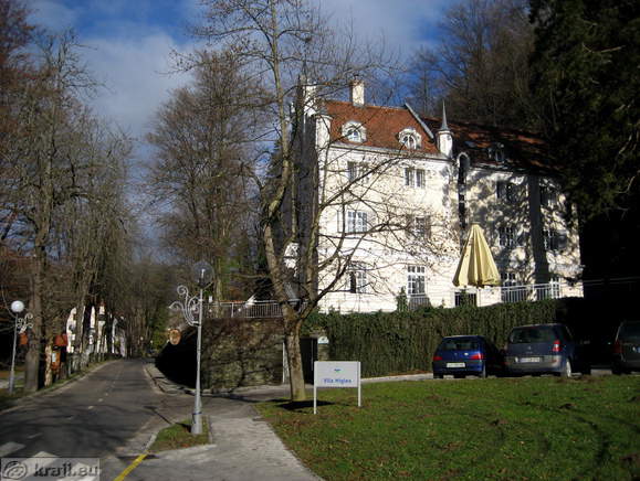 Road along Vila Higiea that leads further to Hotel Park and Spa Centre
