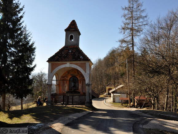 Chapels containing the Stations of the Cross on the way to Smihel