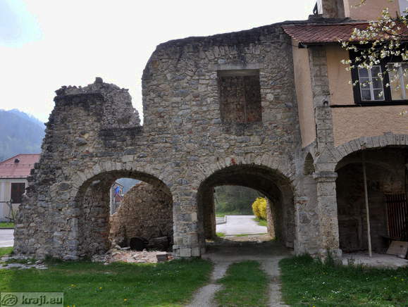 Remains of the mansion from the other side