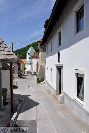 Passage to the Askercev trg from Stegenskova ulica