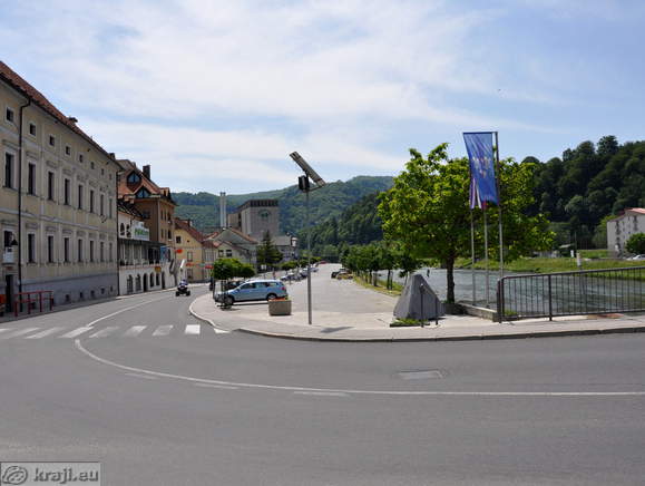 Začetek Trubarjevega nabrežja pri mostu čez reko Savinjo