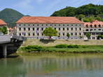 Trubarjevo nabrežje - Graščina Lilijskih - Občinska stavba 