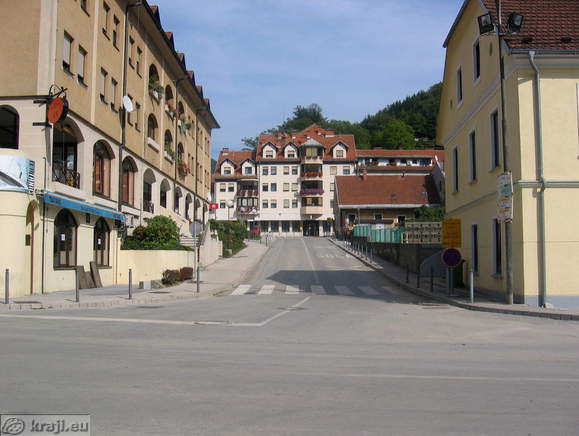 Cesta med Trubarjevo ulico in Trubarjevim nabrežjem