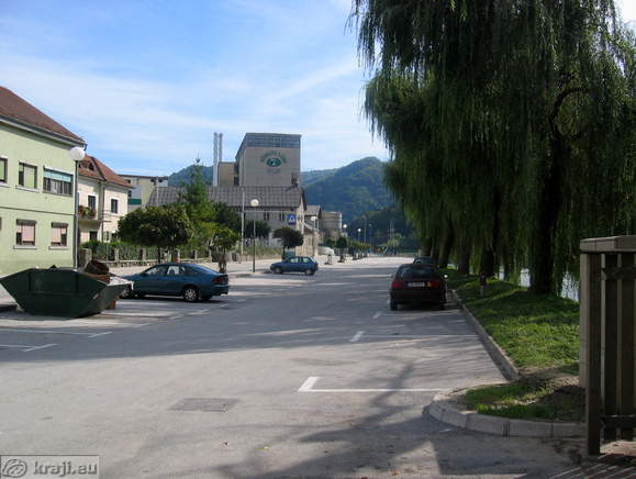 Parkirišče na Trubarjevem nabrežju
