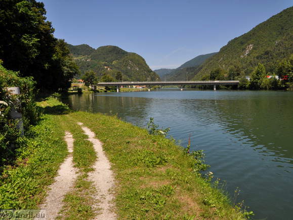 Pogled nazaj na most čez reko Savo