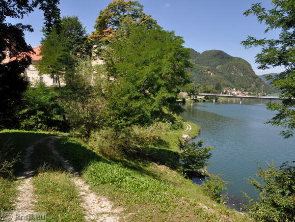 Pot mimo graščine Novi dvor