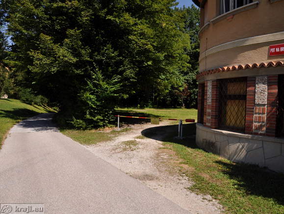 Pot pri graščini Novi dvor