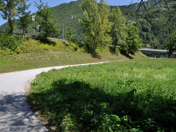 Vrnitev proti mostu čez reko Savo