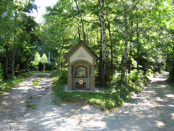 Chapel between Dom na Smohorju mountain hut and the Church of St. Mohor Chapel between Dom na Smohorju mountain hut and the Church of St. Mohor