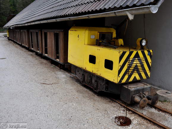 Peca Underworld <br> Train