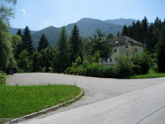 Veliko parkirišče pred Rimskim vrelcem