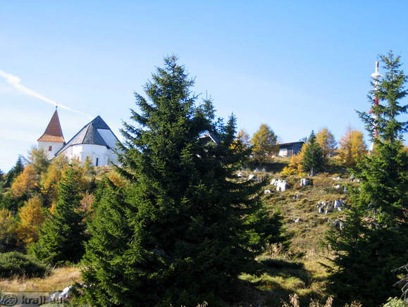 Prihod proti vrhu Uršlje gore - cerkev sv. Uršule v ozadju