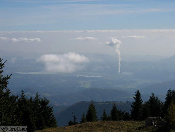 Pogled v smeri Velenja in Šoštanja na Šaleška jezera (Velenjsko jezero in Družmirsko jezero)