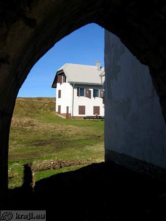 Pogled proti Domu na Uršlji gori od cerkev sv. Uršule