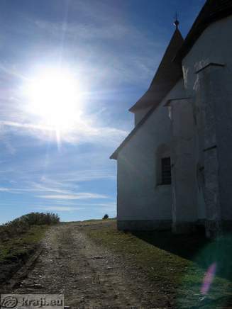 Cerkev sv. Uršule s strani