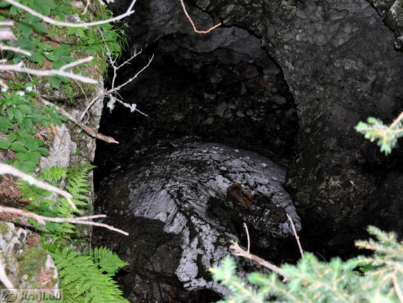 Karst abyss (snow) Karst abyss (snow)