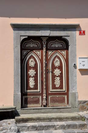 Na trgu 11 - Door