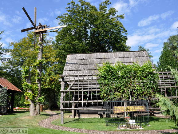 Rattle operated by the wind