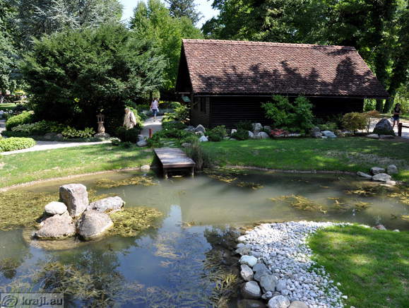 Ljubotov dom ob japonskem vrtu