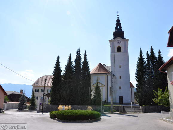 Cerkev sv. Kancijana <br> Osrednji trg s cerkvijo sv. Kancijana