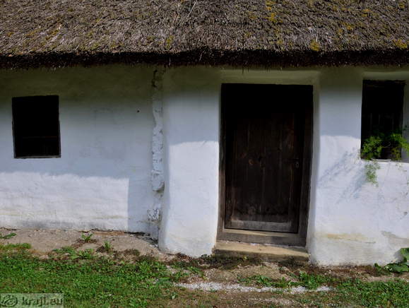 Entrance from the upper side