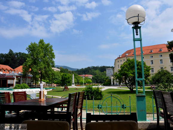 Pogled na zdraviliški park s kavarne Attems
