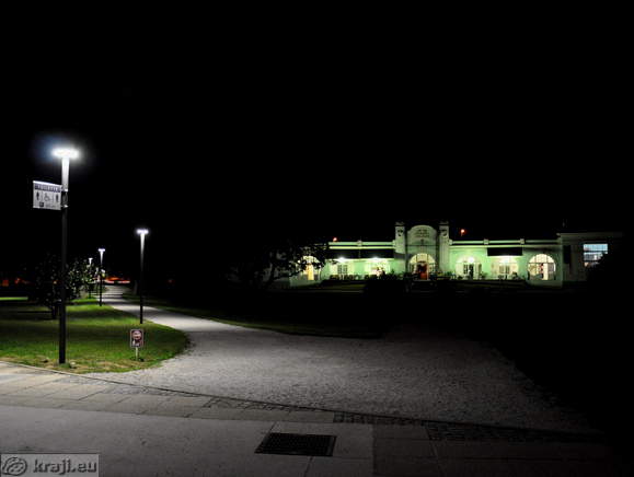 Tempel ponoči