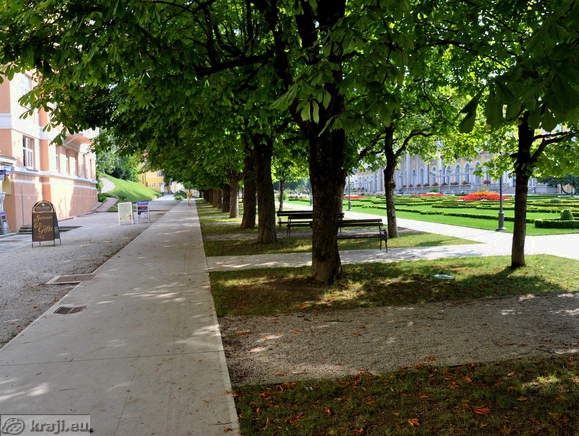Promenade on the west side of the park