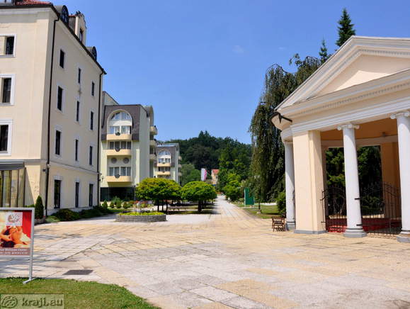 Promenade in the upper part of park