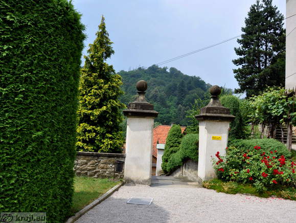 Porton at the top of the stairs