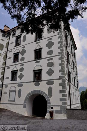 Osrednja stavba dvorca Strmol