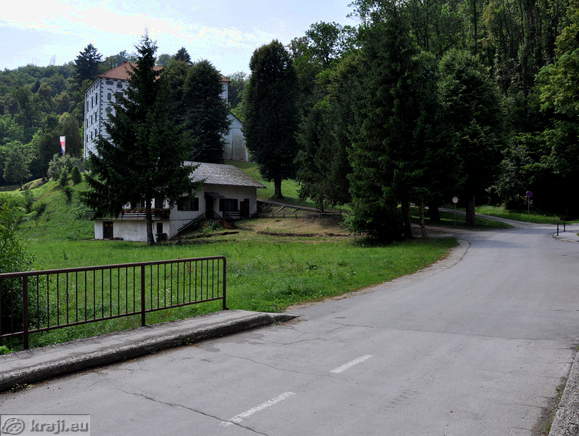 Cesta proti dvorcu Strmol