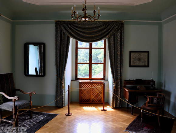 Strmol Burg - Ausstellungen und Schlosskammern