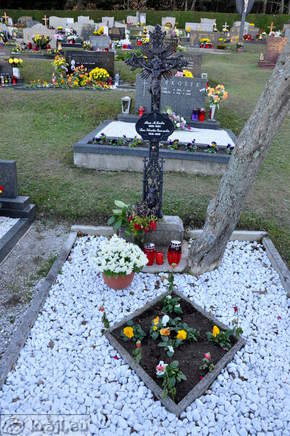 Alma Karlin's grave on the Svetina cemetery