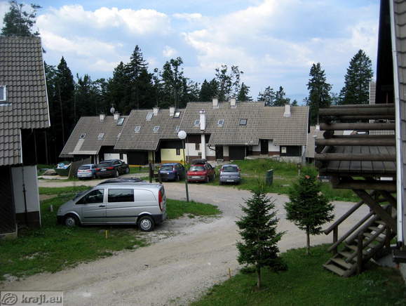 Grmovskov dom z okolico (Grmovsek Hütte mit Umgebung)